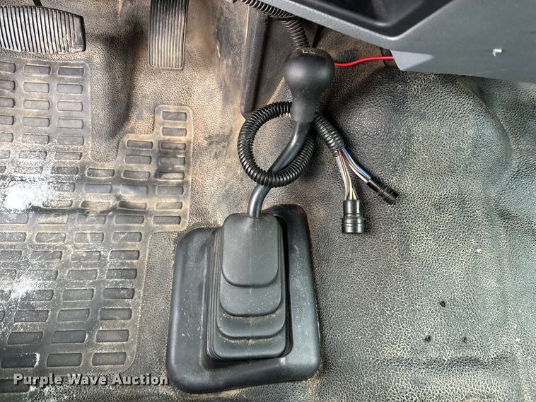 image for item DT6457 2012 Ford F450 Crew Cab flatbed truck