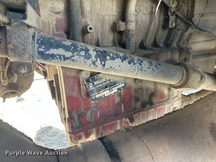 image for item DT6458 2005 Peterbilt 320 refuse truck