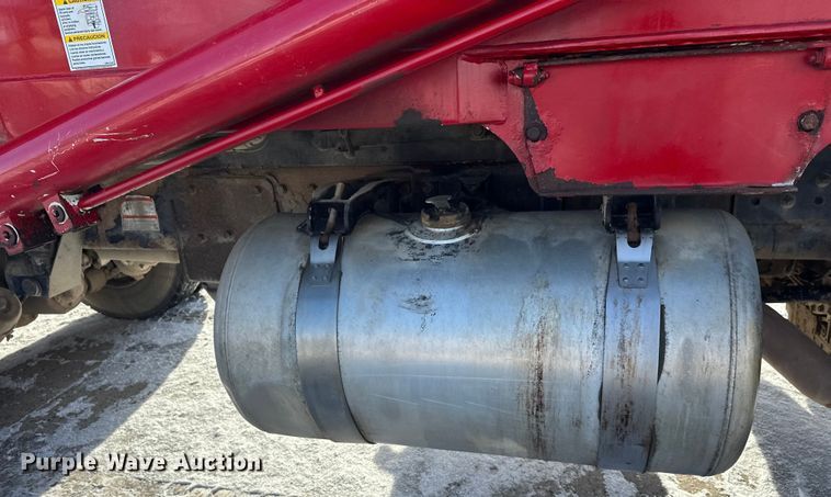 image for item DT6458 2005 Peterbilt 320 refuse truck