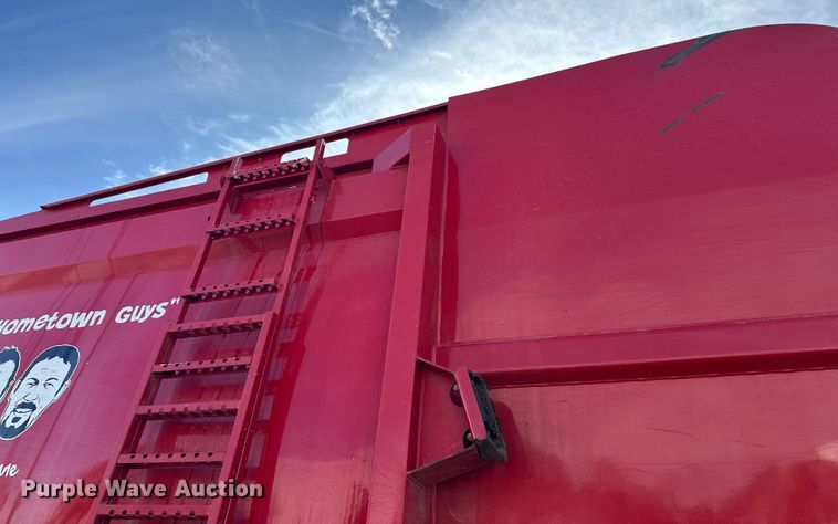 image for item DT6458 2005 Peterbilt 320 refuse truck