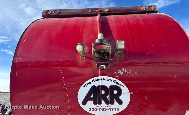 image for item DT6458 2005 Peterbilt 320 refuse truck