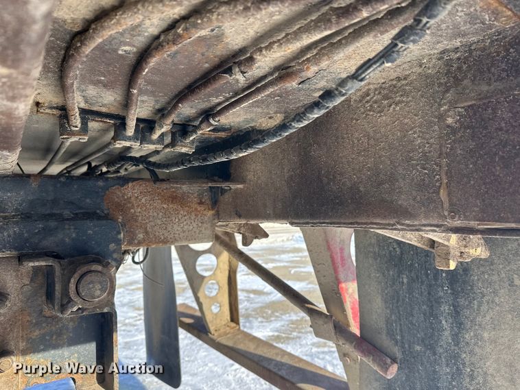 image for item DT6458 2005 Peterbilt 320 refuse truck