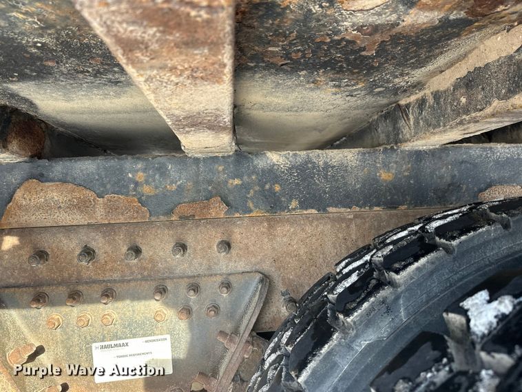 image for item DT6458 2005 Peterbilt 320 refuse truck