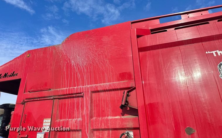 image for item DT6458 2005 Peterbilt 320 refuse truck