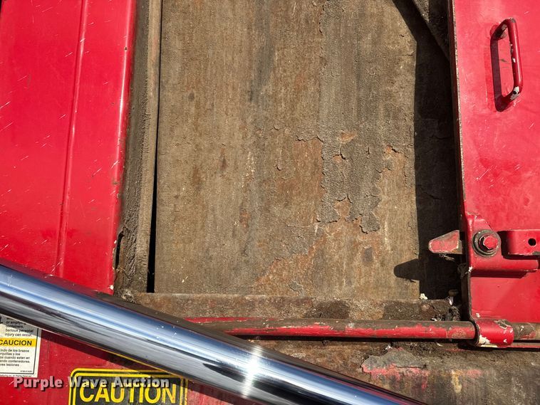 image for item DT6458 2005 Peterbilt 320 refuse truck