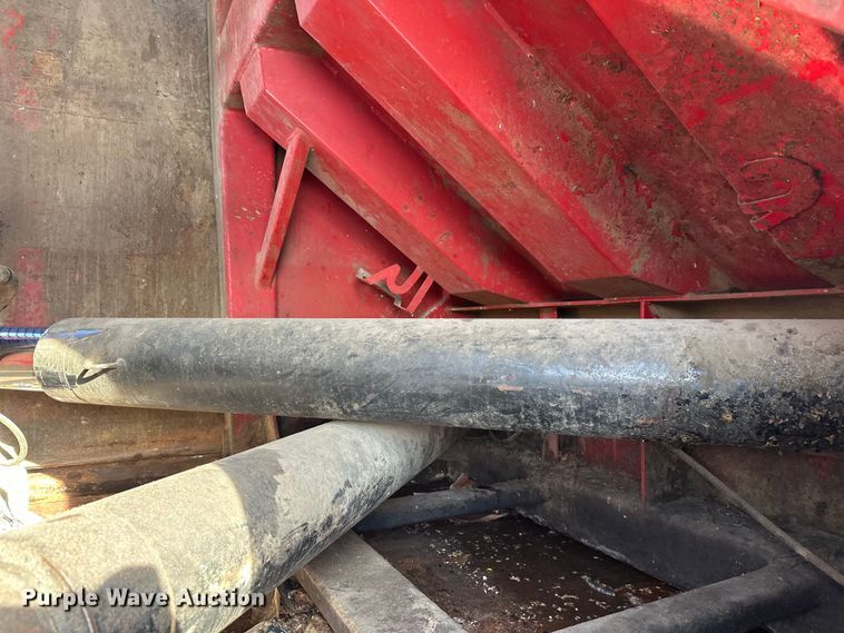 image for item DT6458 2005 Peterbilt 320 refuse truck