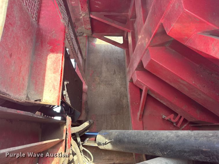 image for item DT6458 2005 Peterbilt 320 refuse truck