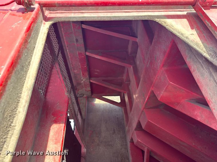 image for item DT6458 2005 Peterbilt 320 refuse truck