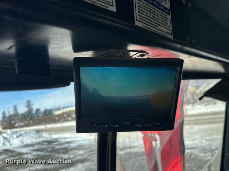 image for item DT6458 2005 Peterbilt 320 refuse truck