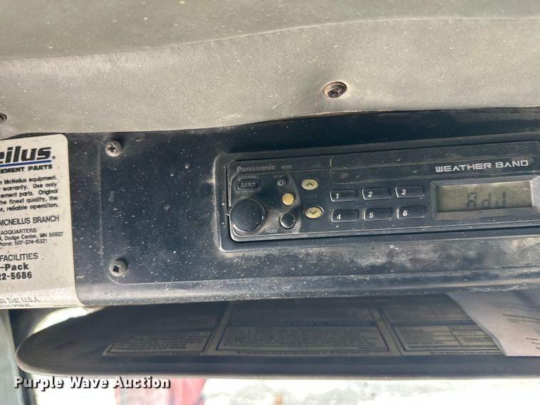 image for item DT6458 2005 Peterbilt 320 refuse truck