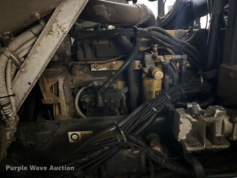 image for item DT6458 2005 Peterbilt 320 refuse truck