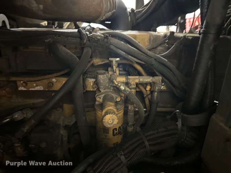 image for item DT6458 2005 Peterbilt 320 refuse truck