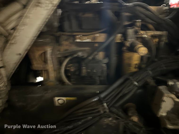 image for item DT6458 2005 Peterbilt 320 refuse truck