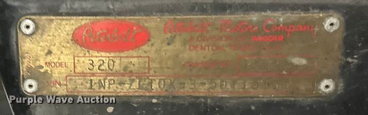 image for item DT6458 2005 Peterbilt 320 refuse truck