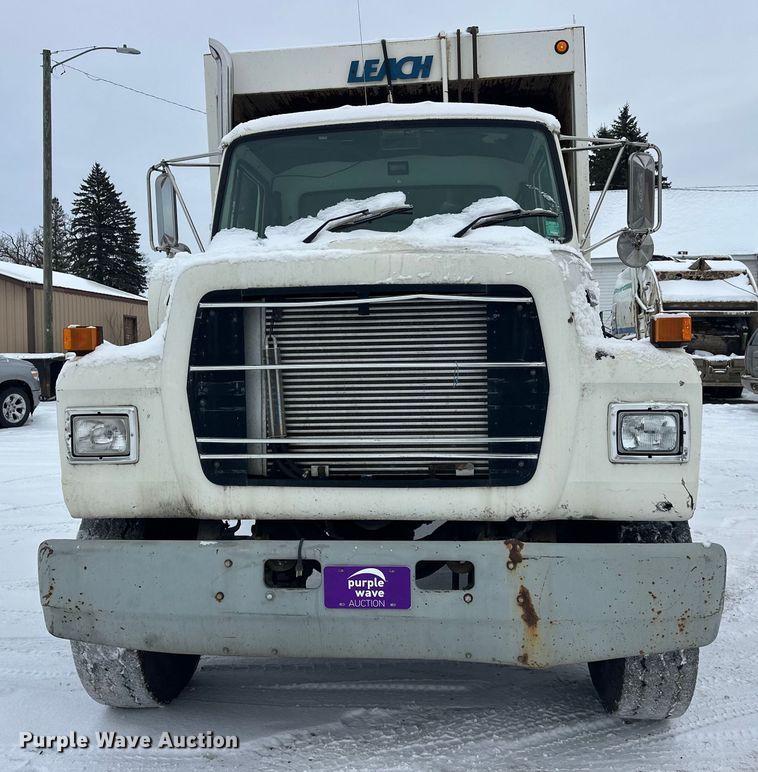 image for item DT6459 1995 Ford LNT8000 refuse truck