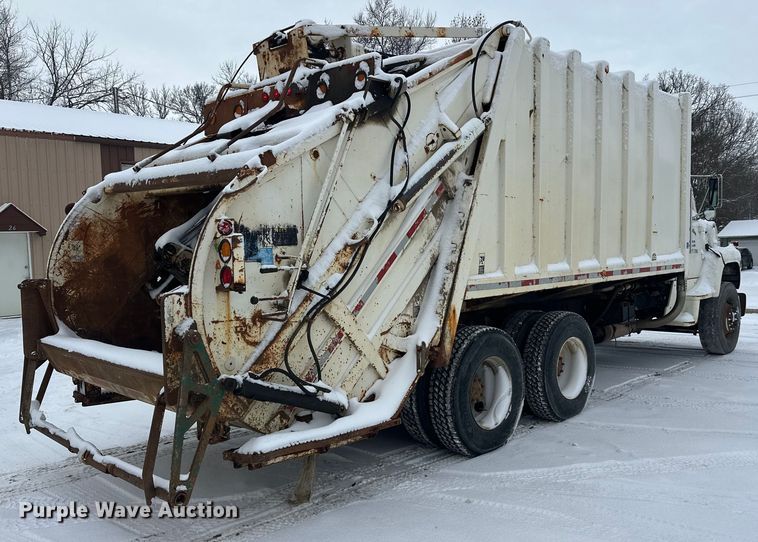 image for item DT6459 1995 Ford LNT8000 refuse truck