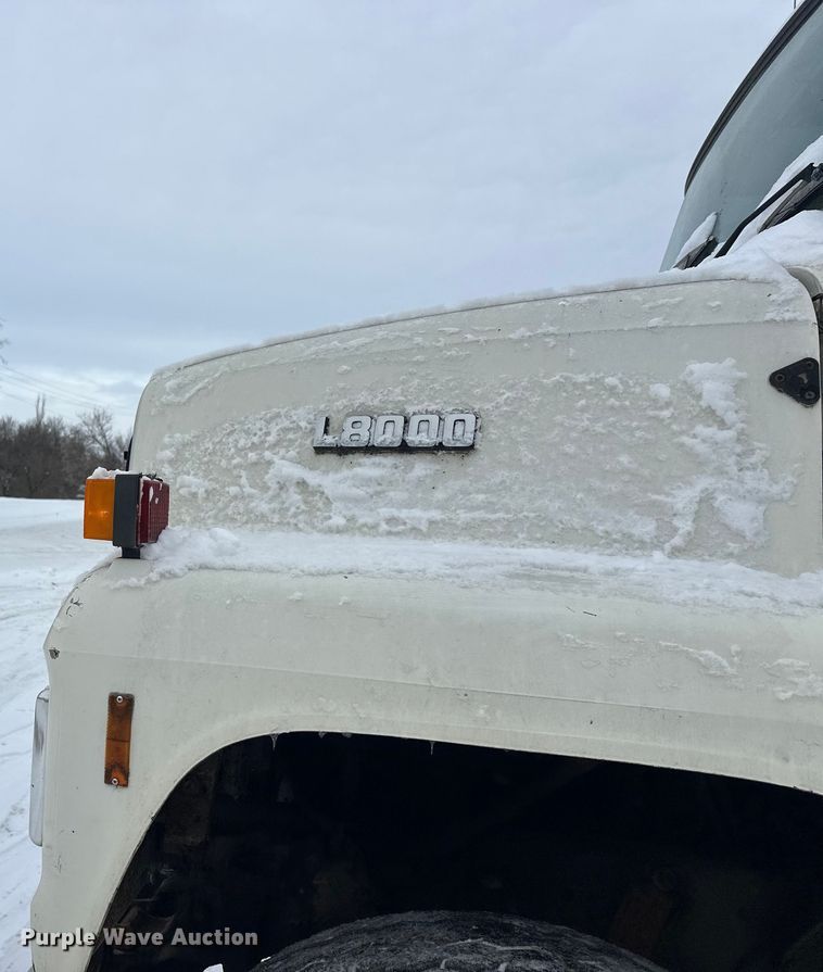 image for item DT6459 1995 Ford LNT8000 refuse truck