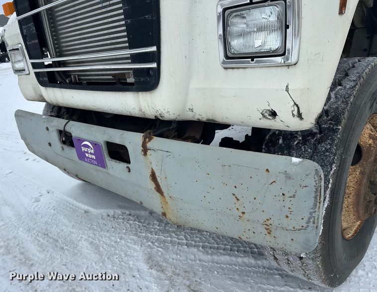 image for item DT6459 1995 Ford LNT8000 refuse truck