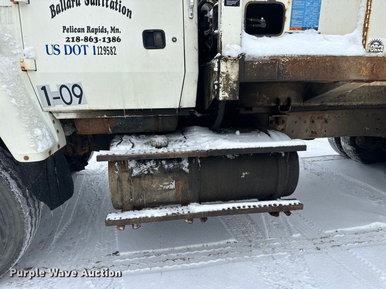 image for item DT6459 1995 Ford LNT8000 refuse truck