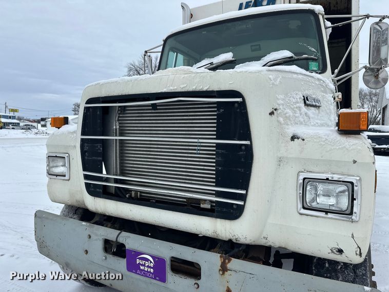 image for item DT6459 1995 Ford LNT8000 refuse truck