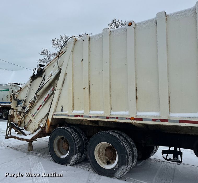 image for item DT6459 1995 Ford LNT8000 refuse truck
