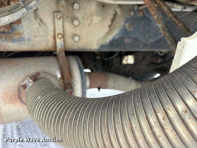 image for item DT6459 1995 Ford LNT8000 refuse truck