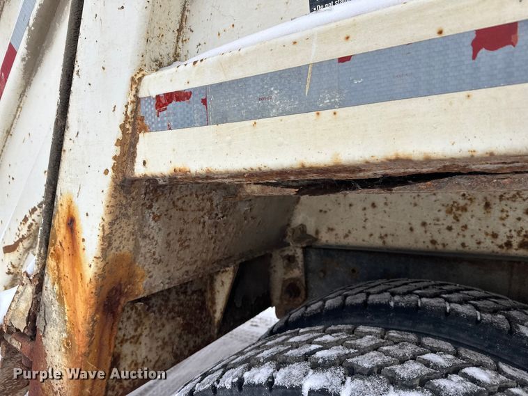 image for item DT6459 1995 Ford LNT8000 refuse truck