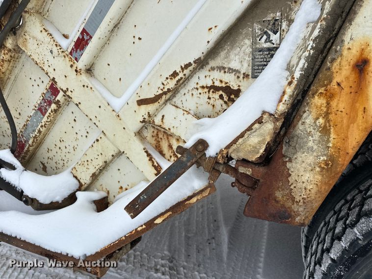 image for item DT6459 1995 Ford LNT8000 refuse truck