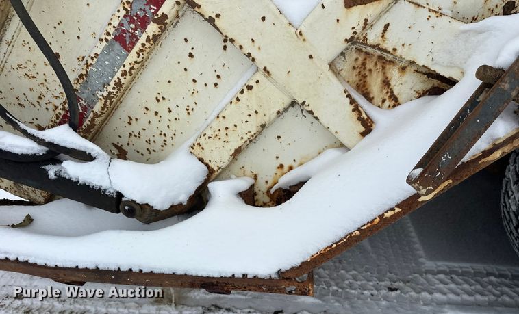 image for item DT6459 1995 Ford LNT8000 refuse truck