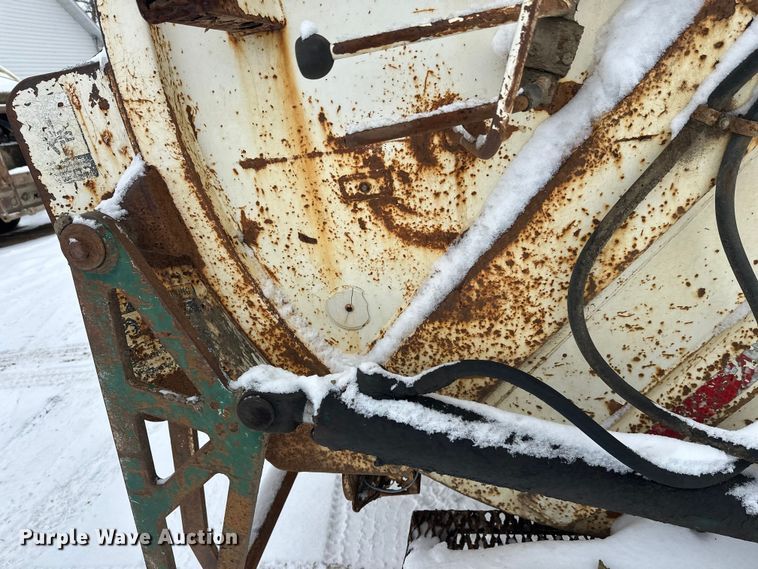 image for item DT6459 1995 Ford LNT8000 refuse truck