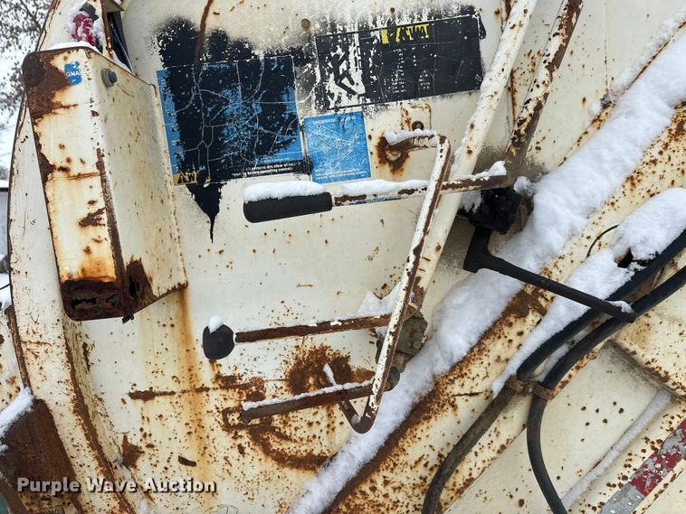 image for item DT6459 1995 Ford LNT8000 refuse truck