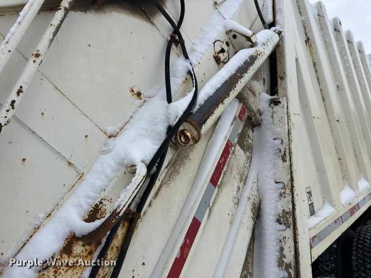 image for item DT6459 1995 Ford LNT8000 refuse truck