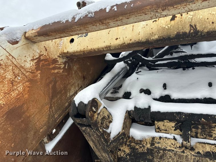 image for item DT6459 1995 Ford LNT8000 refuse truck