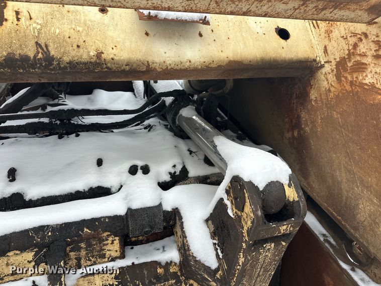 image for item DT6459 1995 Ford LNT8000 refuse truck