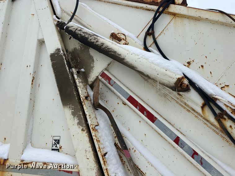 image for item DT6459 1995 Ford LNT8000 refuse truck