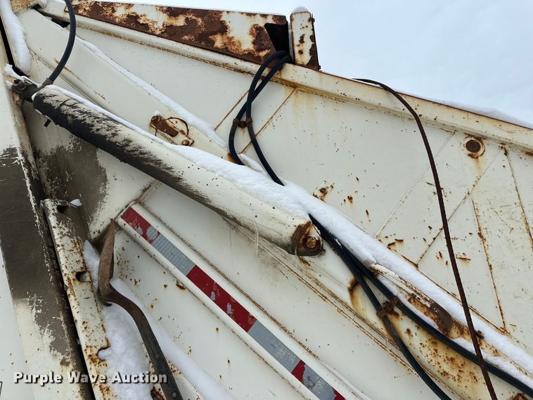 image for item DT6459 1995 Ford LNT8000 refuse truck