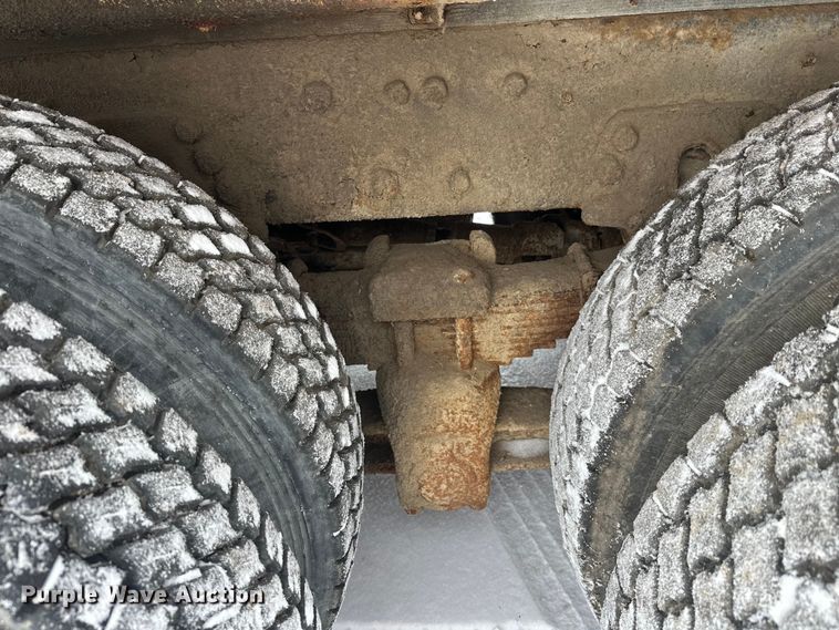 image for item DT6459 1995 Ford LNT8000 refuse truck