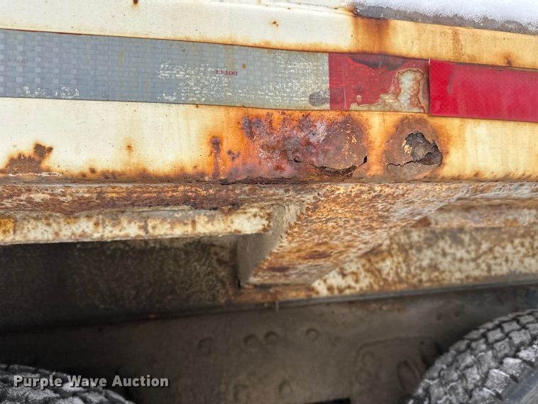 image for item DT6459 1995 Ford LNT8000 refuse truck