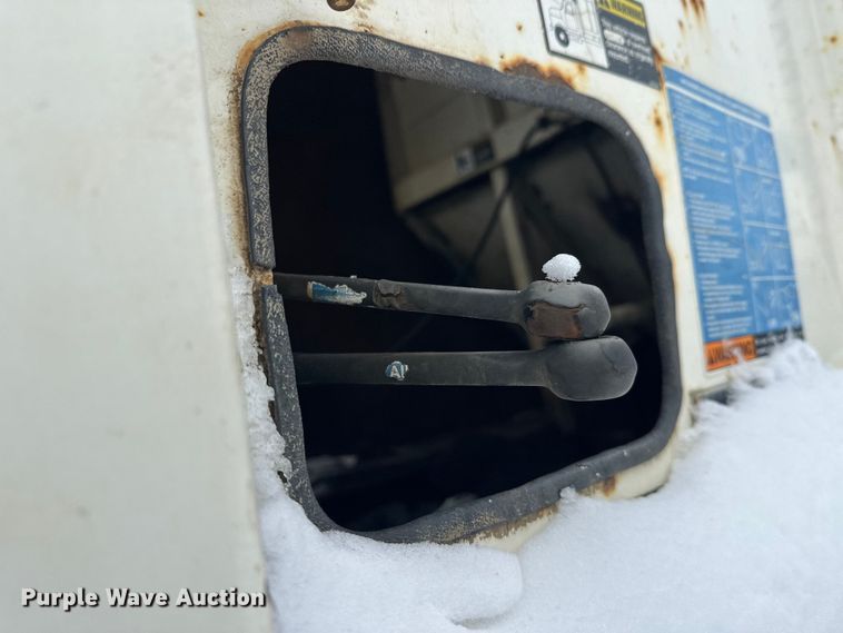 image for item DT6459 1995 Ford LNT8000 refuse truck