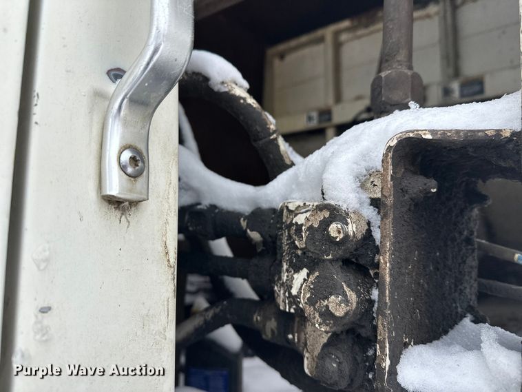 image for item DT6459 1995 Ford LNT8000 refuse truck