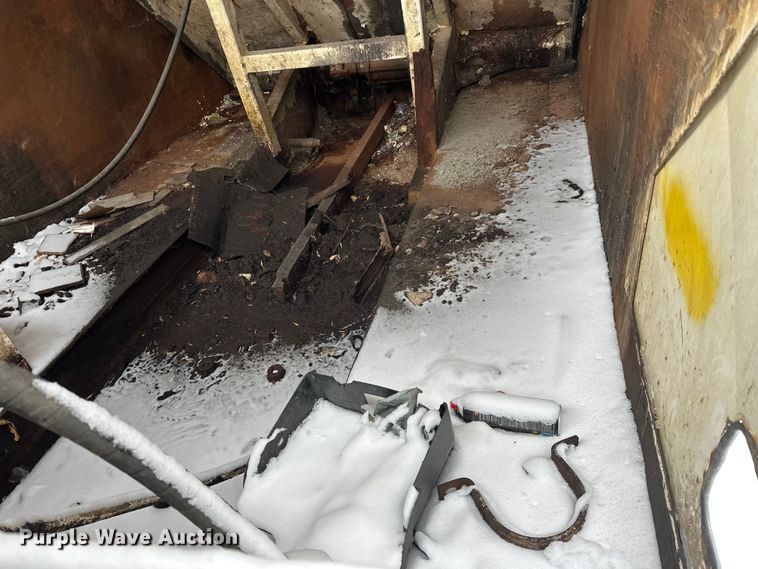 image for item DT6459 1995 Ford LNT8000 refuse truck