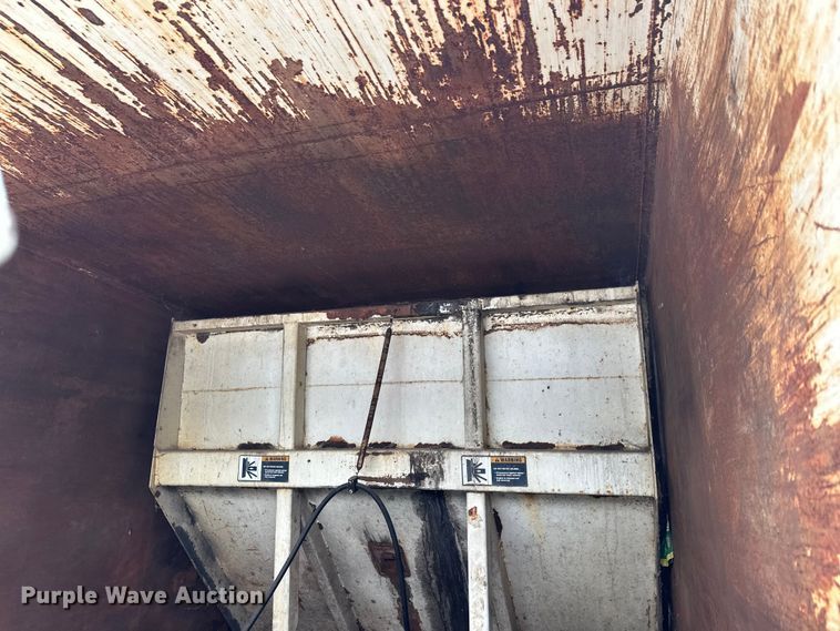 image for item DT6459 1995 Ford LNT8000 refuse truck