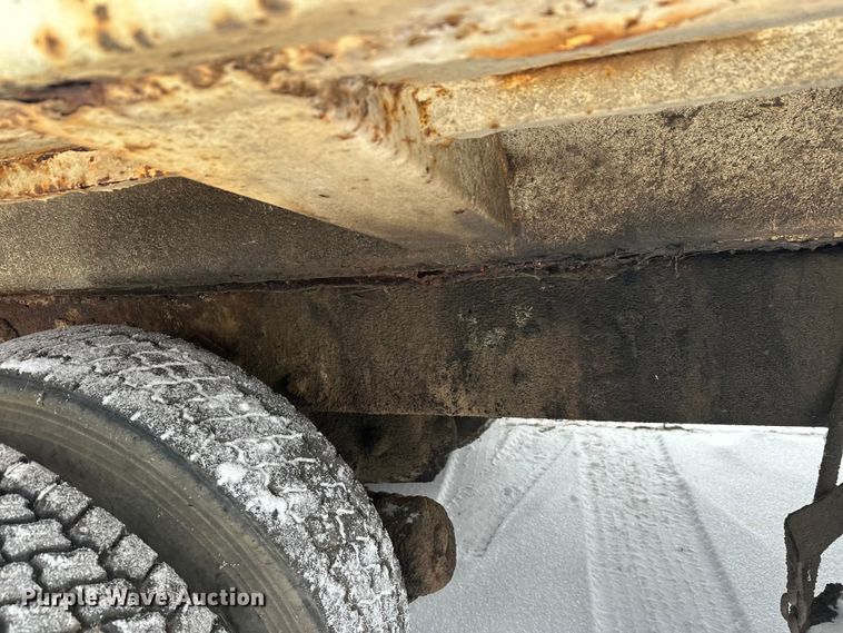 image for item DT6459 1995 Ford LNT8000 refuse truck