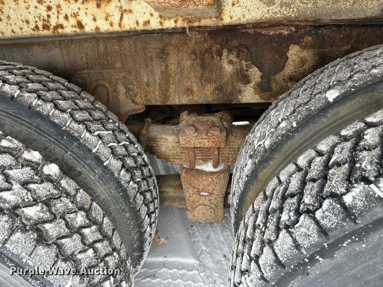 image for item DT6459 1995 Ford LNT8000 refuse truck