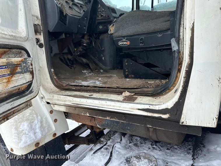 image for item DT6459 1995 Ford LNT8000 refuse truck