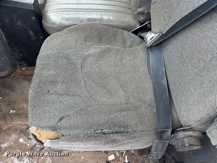 image for item DT6459 1995 Ford LNT8000 refuse truck