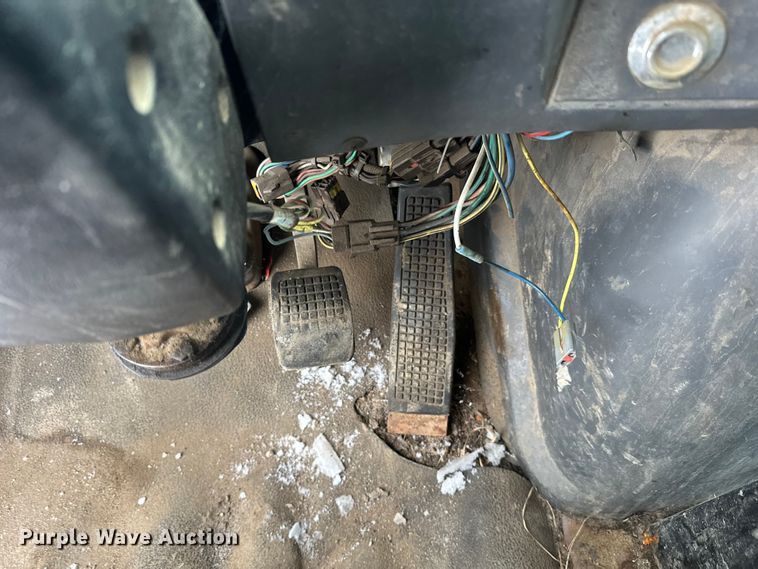 image for item DT6459 1995 Ford LNT8000 refuse truck