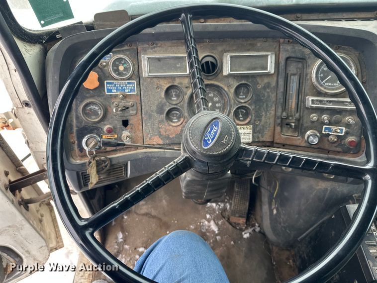 image for item DT6459 1995 Ford LNT8000 refuse truck