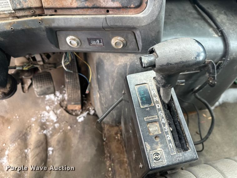 image for item DT6459 1995 Ford LNT8000 refuse truck