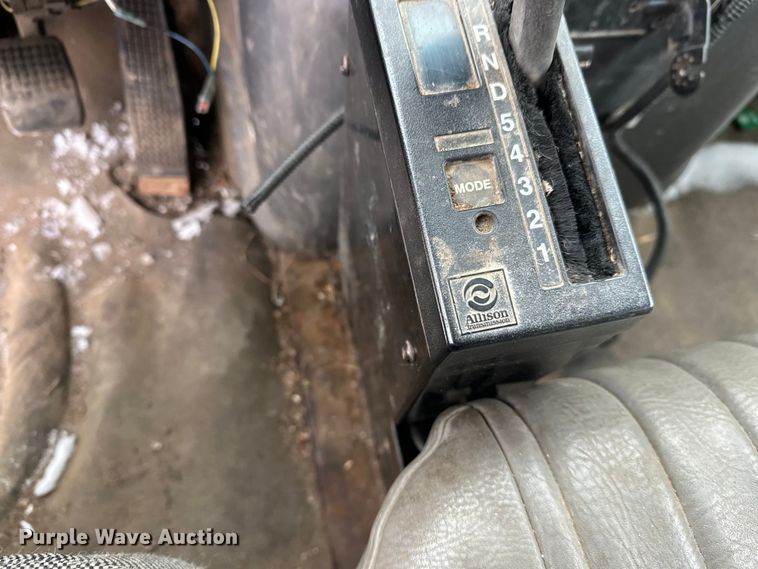 image for item DT6459 1995 Ford LNT8000 refuse truck